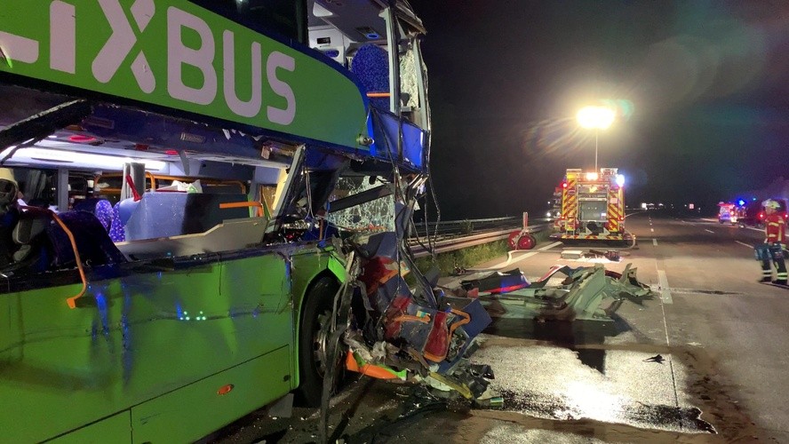 Schwerer Unfall Mit Reisebus Auf Der A5 | Baden TV